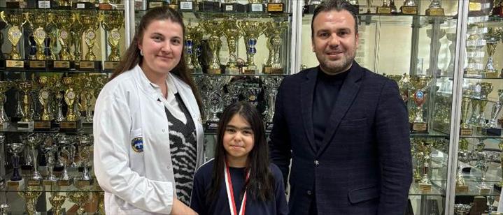 RESİM YARIŞMASINDA İLÇE 2.LİĞİ "23 NİSAN"